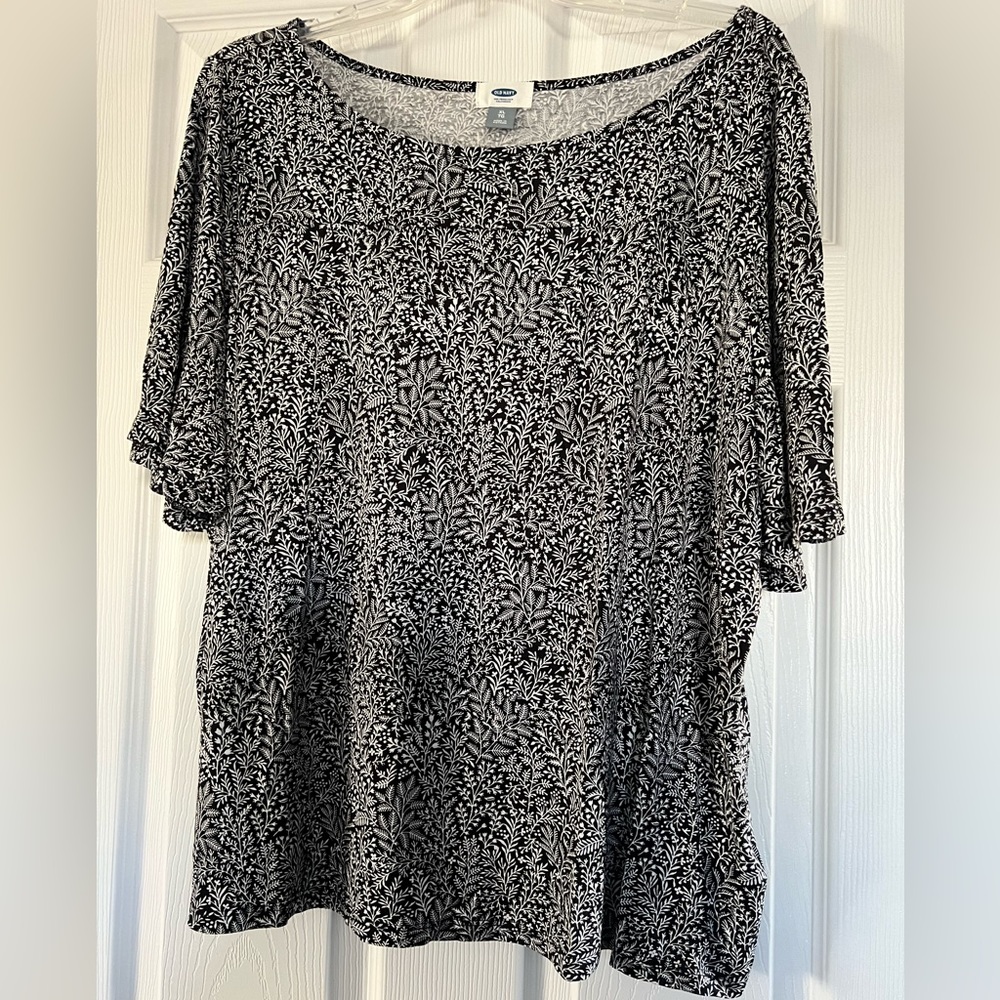 Old Navy Black & White Floral Print Women’s Top XL